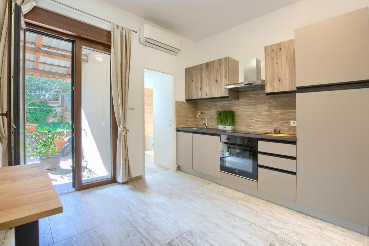 Amphitheater 3+2 Modern Apartment With Terrace, Wifi, Netflix Pula Exteriör bild