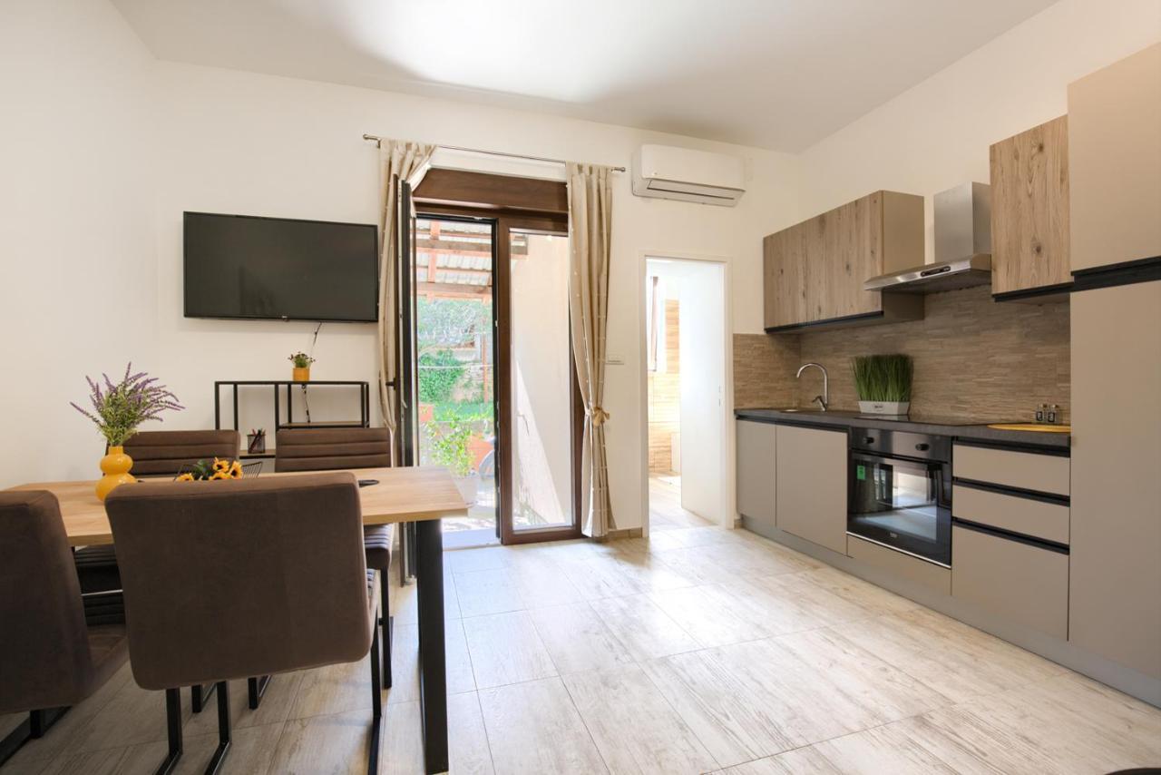 Amphitheater 3+2 Modern Apartment With Terrace, Wifi, Netflix Pula Exteriör bild