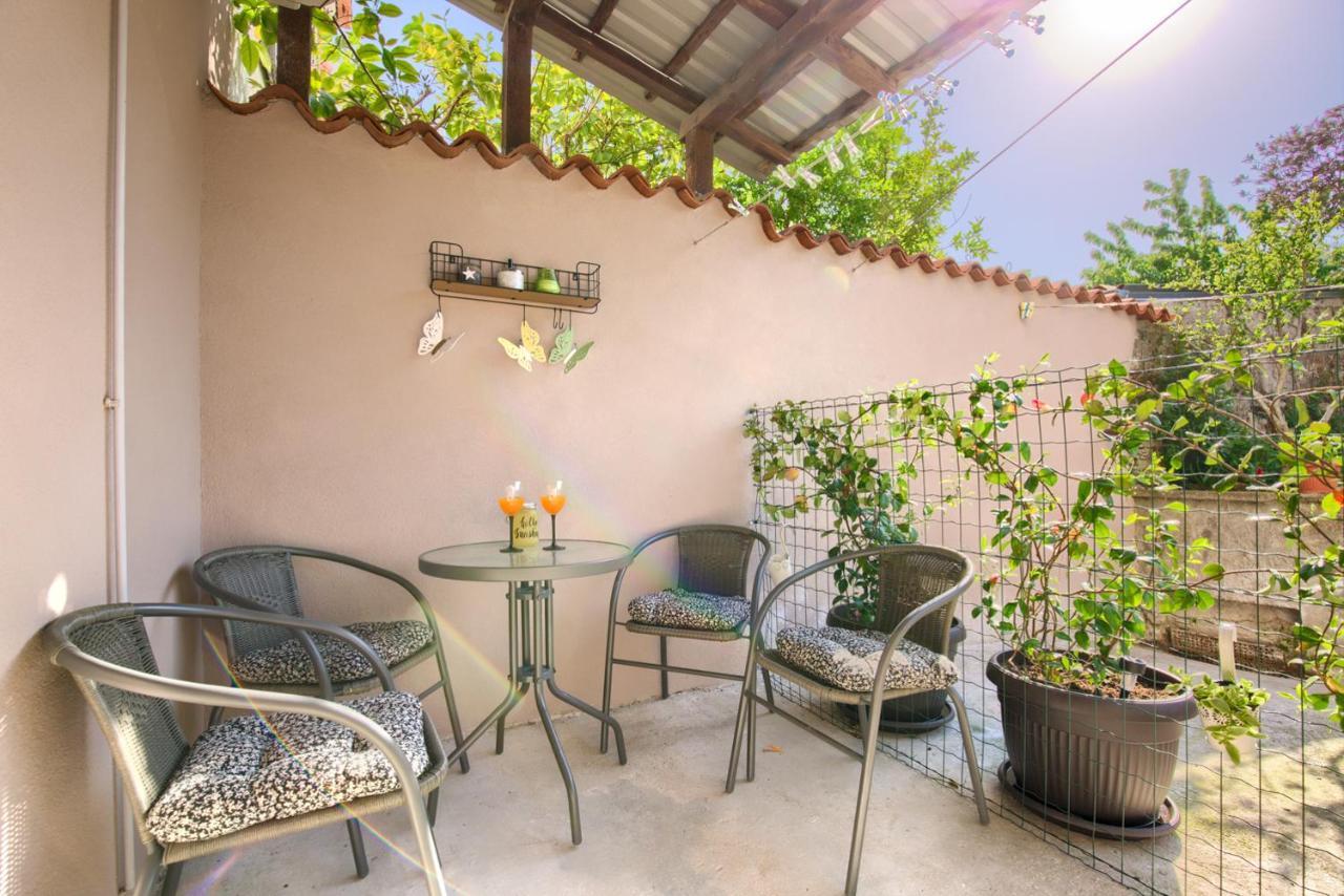 Amphitheater 3+2 Modern Apartment With Terrace, Wifi, Netflix Pula Exteriör bild