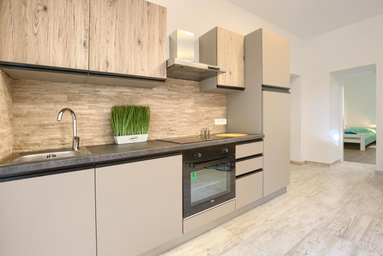 Amphitheater 3+2 Modern Apartment With Terrace, Wifi, Netflix Pula Exteriör bild