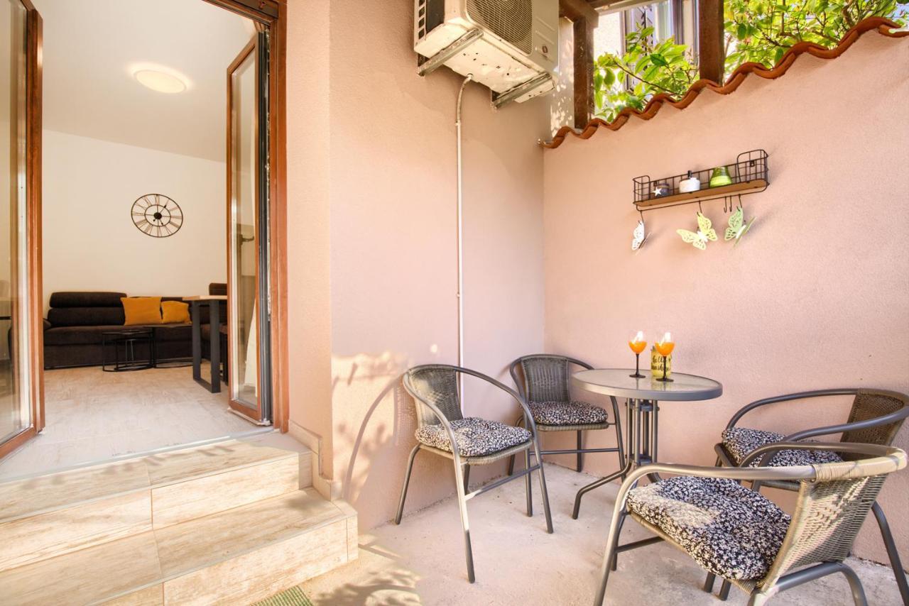 Amphitheater 3+2 Modern Apartment With Terrace, Wifi, Netflix Pula Exteriör bild